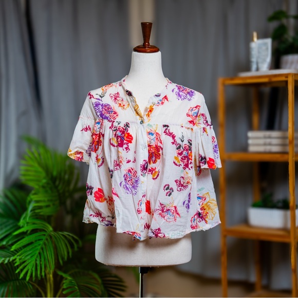 Free People Tops - Free People White and Pink Flutter Sleeve Blouse